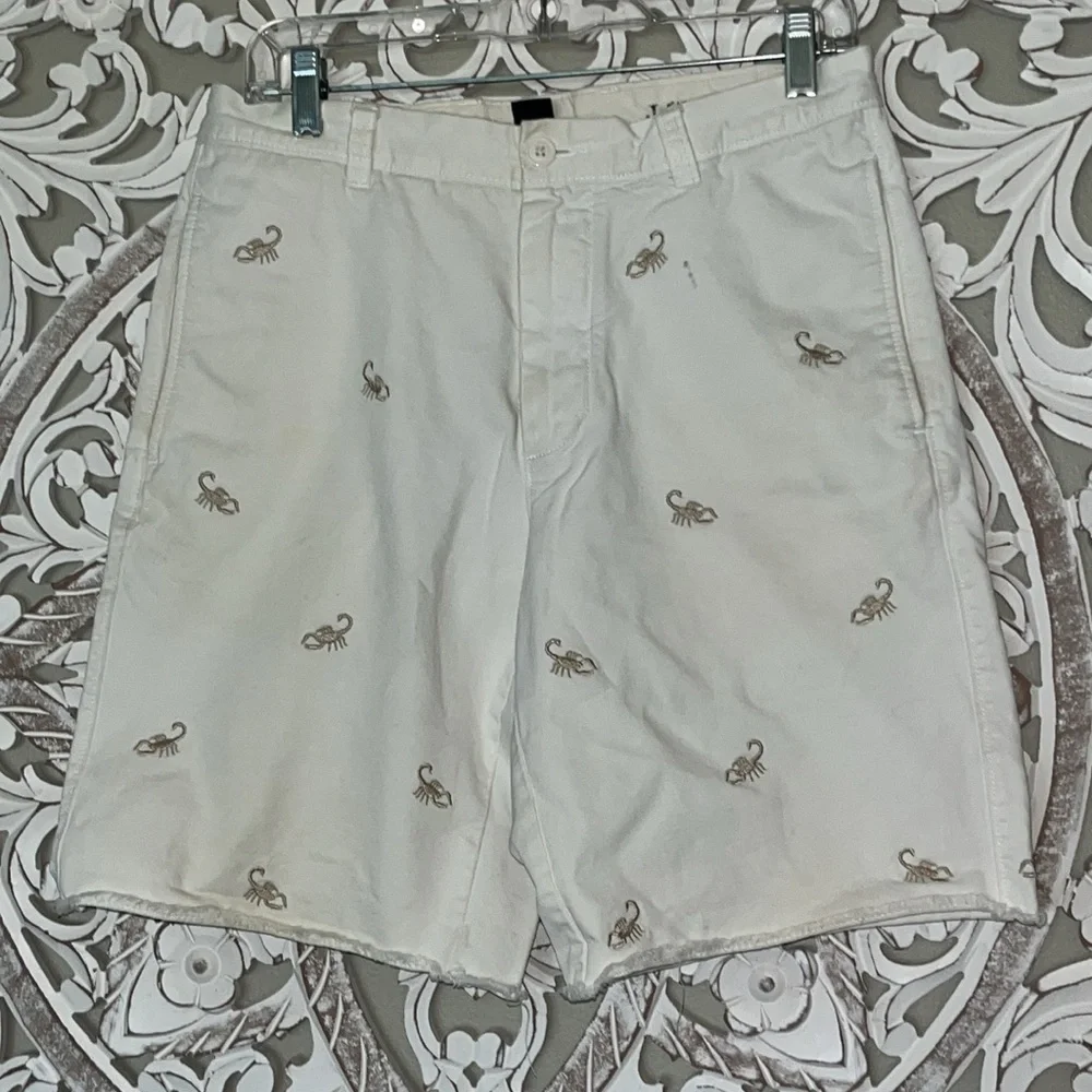 J Crew White Broken In Embroidered Scorpion Cut Off Bermuda Shorts Mens sz31 EUC